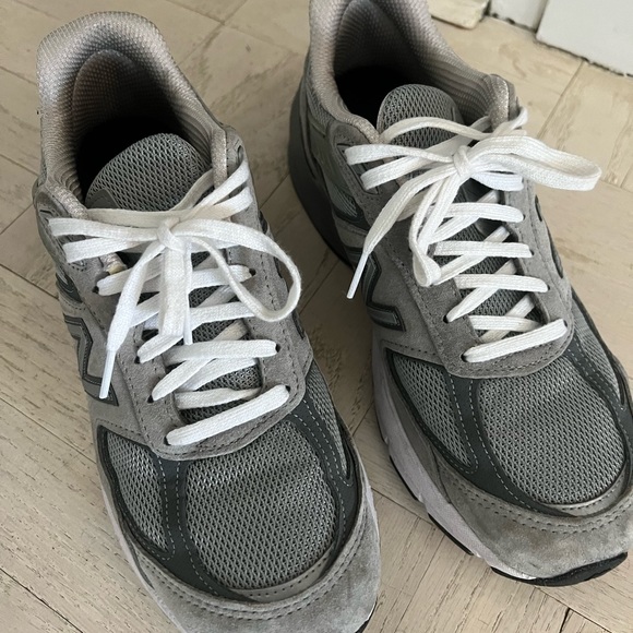 New balance sneakers. Great condition size 42 - Picture 2 of 2